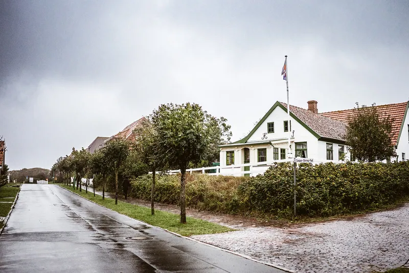 Nasse Straße auf Langeoog