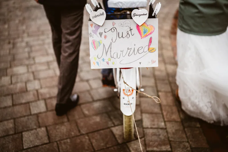 Just Married Schild am Fahrrad