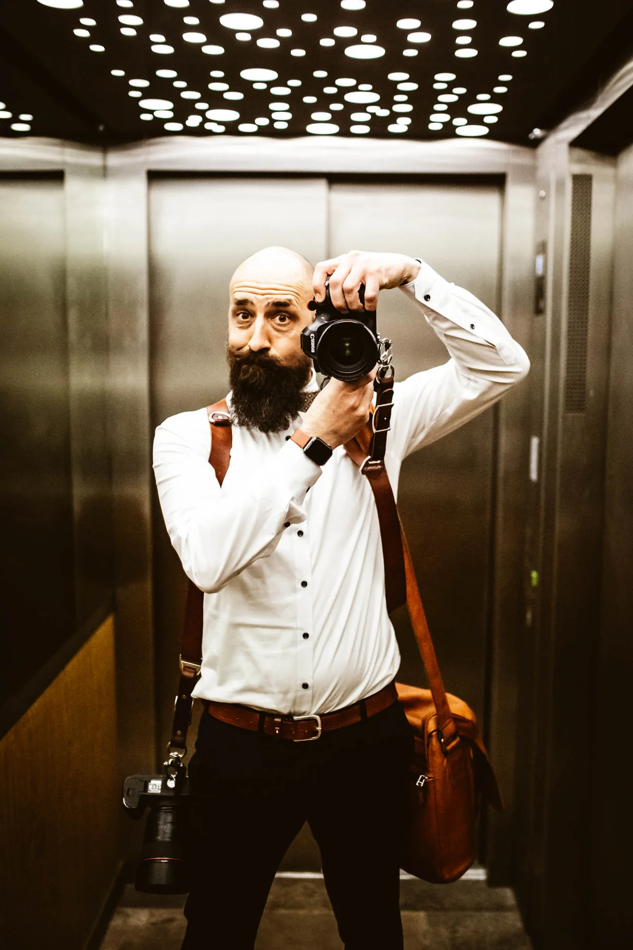 Marc fotografiert in einem Spiegel