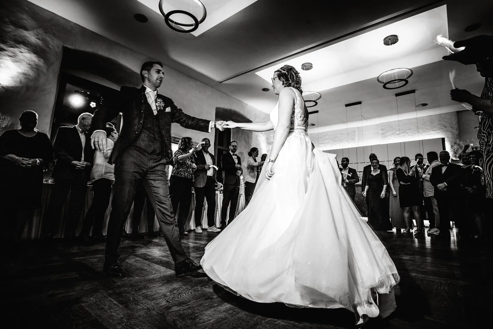 Der Hochzeitstanz in Schwarzweiß